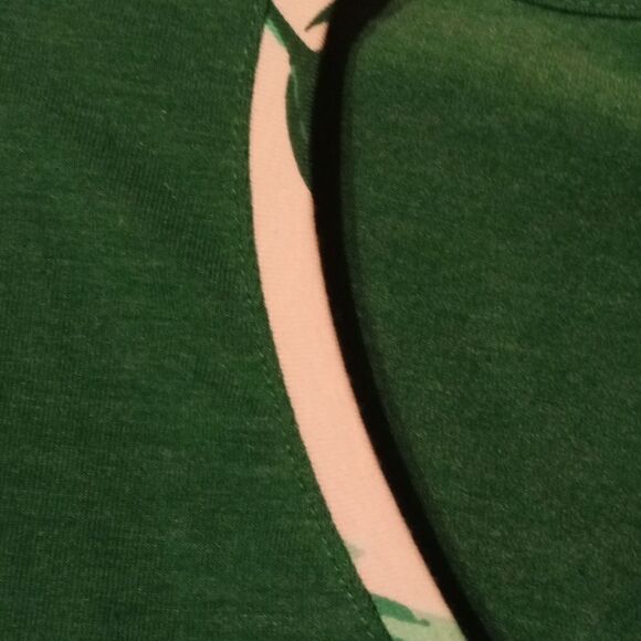 4@30.00 or 20.00 LADIES Top by 𝅺KAHANS EARTHLY - Picture 5 of 12